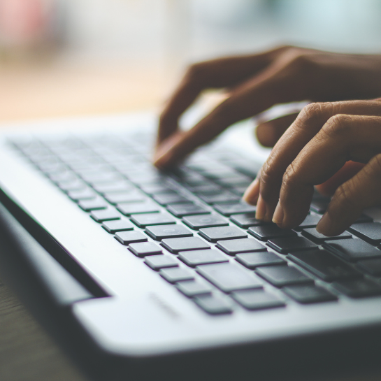 Transpa Lönehantering keybord händer