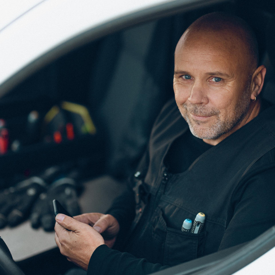 transpa mannen i bilen